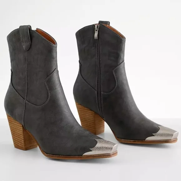 Dakota Western Ankle Boot - Picture 1 of 7